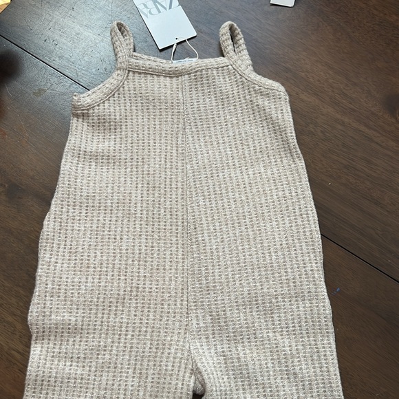 Zara soft knit jumpsuit/romper 2-3T girls - Picture 4 of 7